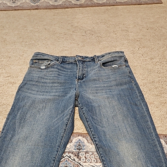Lucky Brand Cropped Rolled-Cuff Jeans in Faded Blue - Picture 2 of 10